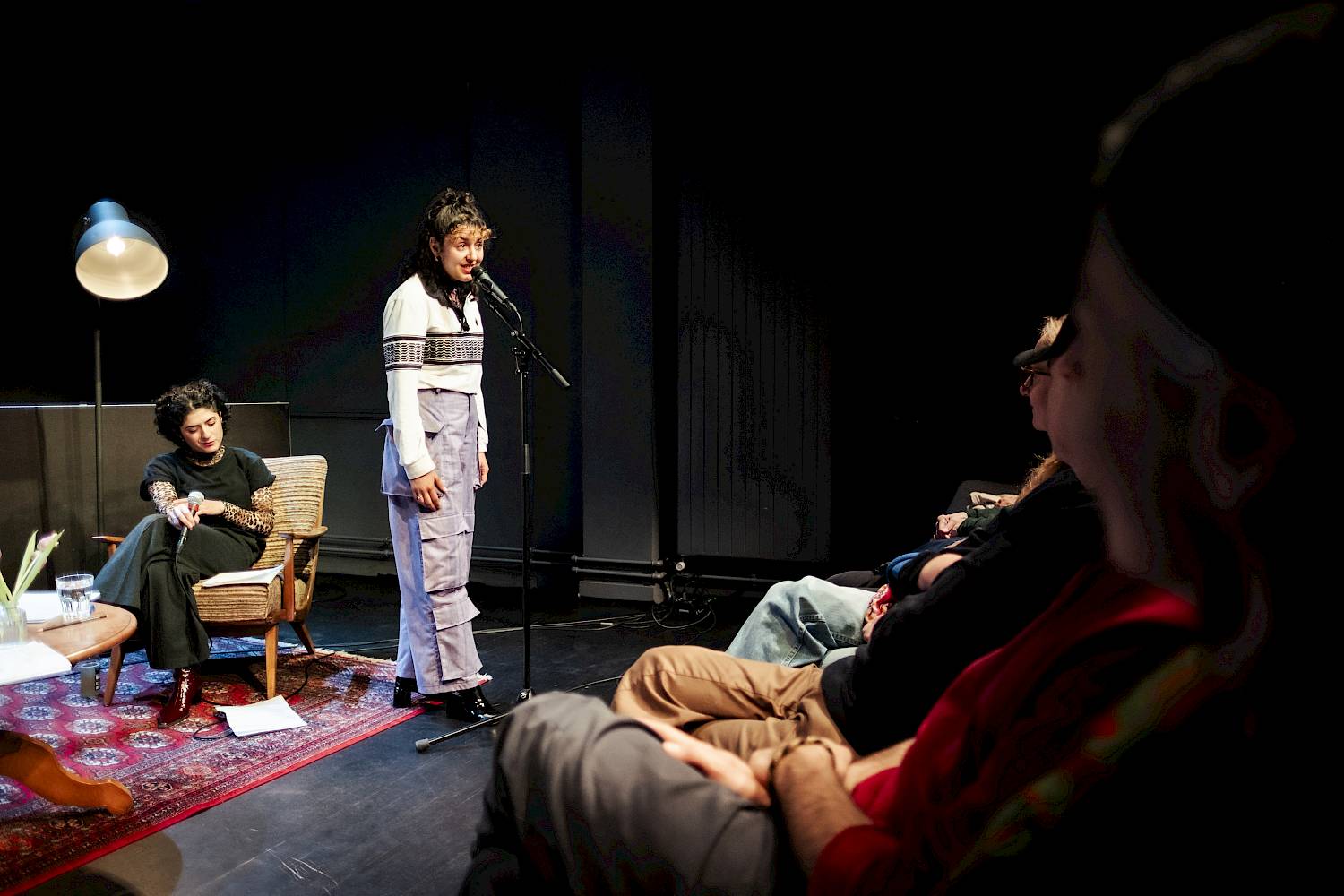 «Frieren» – Spoken Word mit Tanasgol Sabbagh, Donya Speaks u.a., Foto: Jonas Labusch