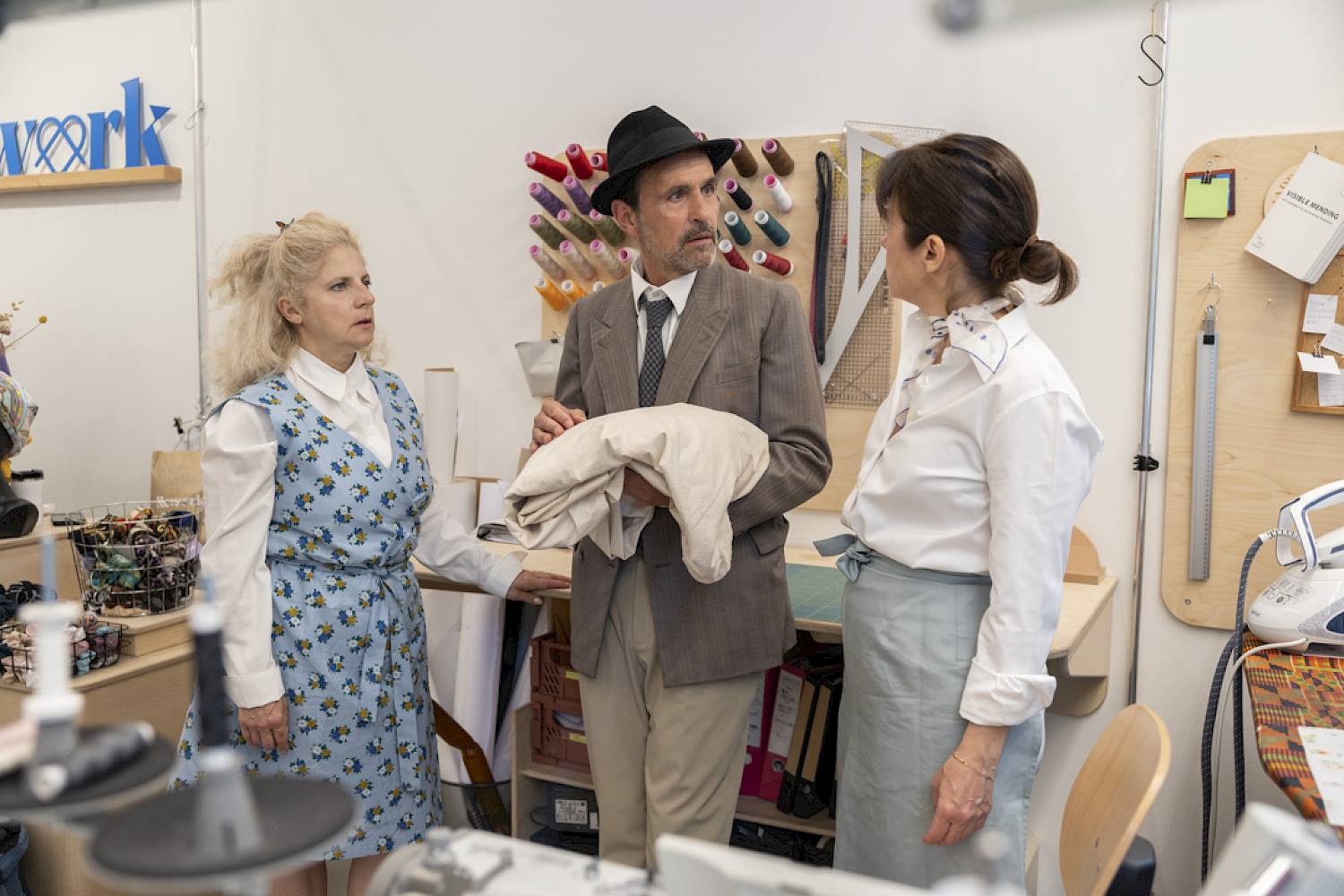 «Leute machen Kleider» von und mit Eleni Haupt, Claudio Schenardi, Dagny Giolami, Foto: Xenia Zezzi